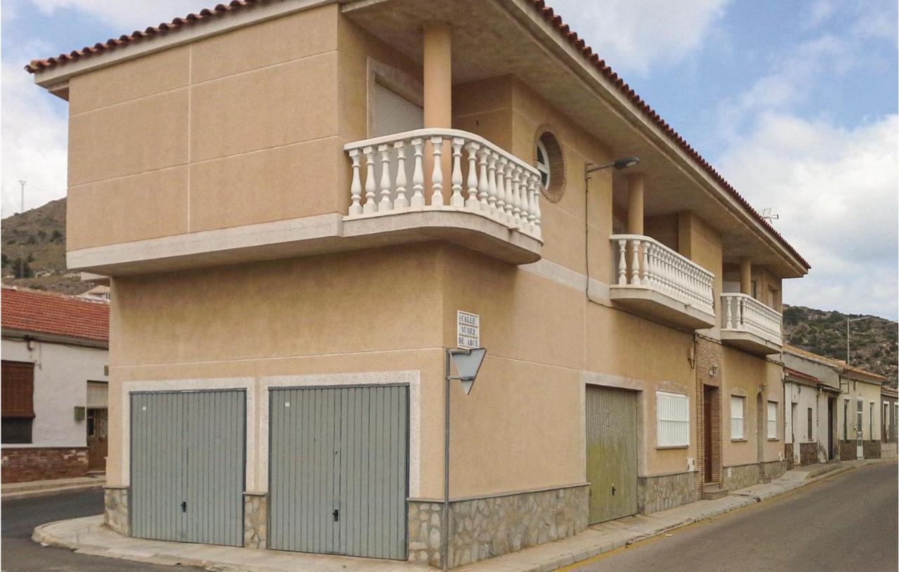 Awesome Home In Portman With Kitchen Εξωτερικό φωτογραφία