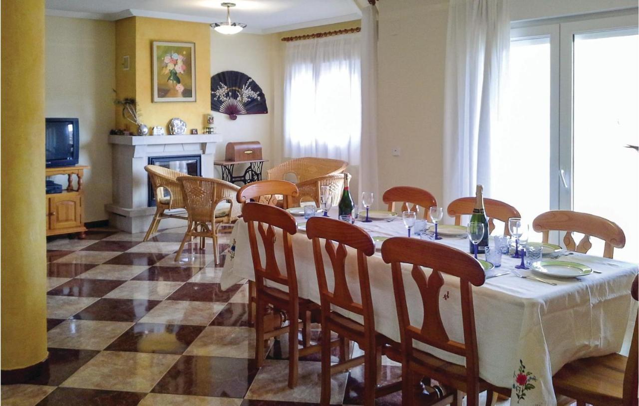 Awesome Home In Portman With Kitchen Εξωτερικό φωτογραφία